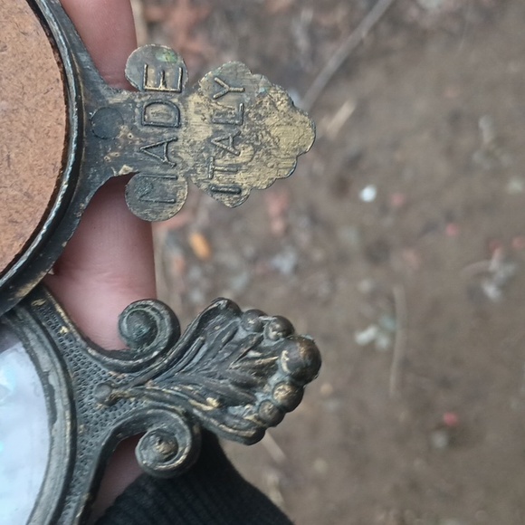 VTG (2) Brass Oval Wall Decor - Picture 5 of 6